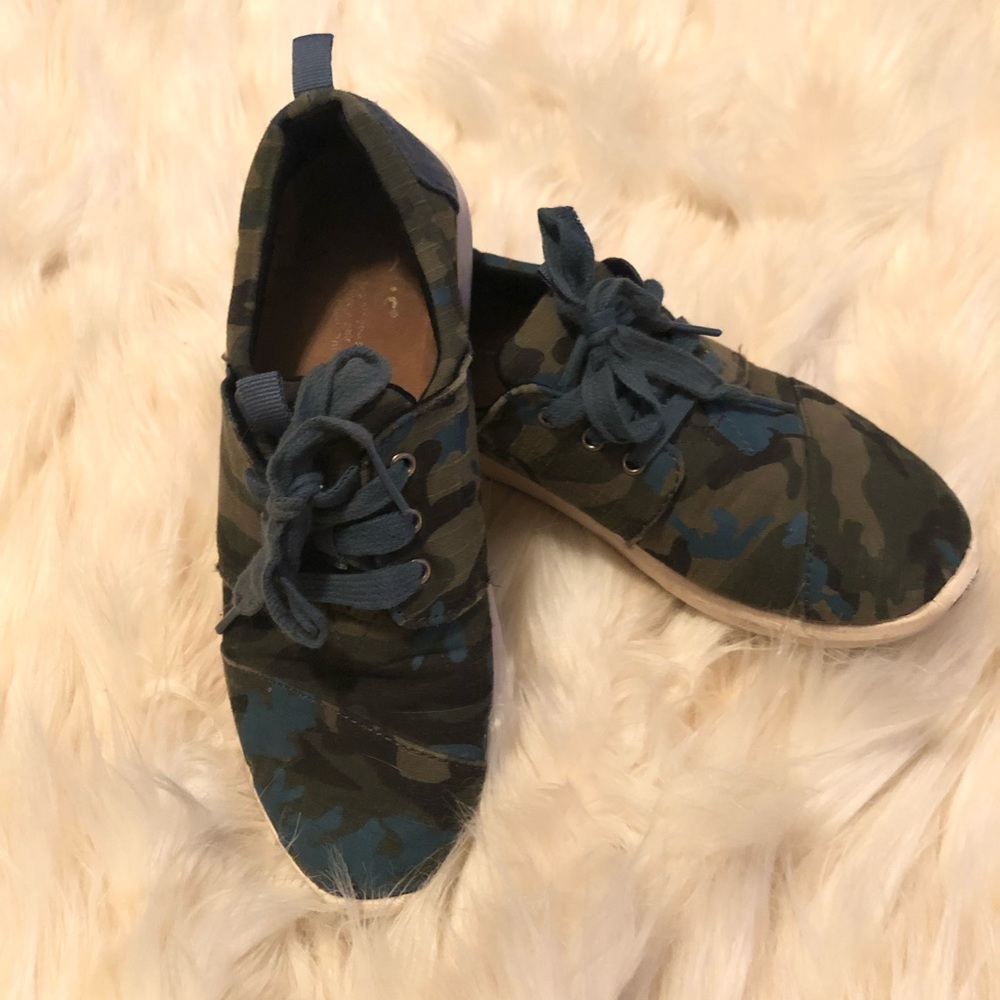Toms sneakers